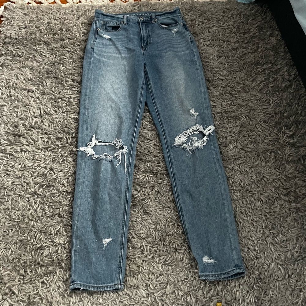 American Eagle distressed mom jeans size 2 long